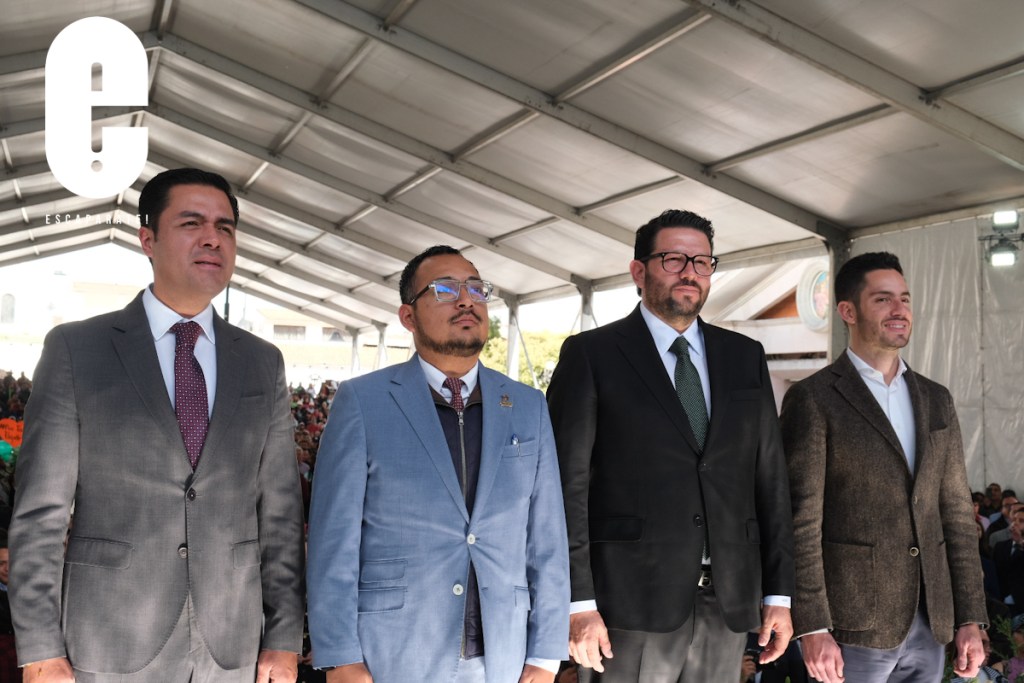 Adolfo Solís Gómez toma protesta como presidente municipal de Almoloya de Juárez 2025-2027, comprometiéndose a trabajar por el desarrollo.